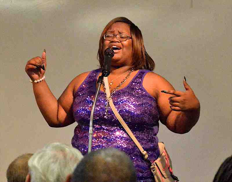 Jasmine Farmer Performs